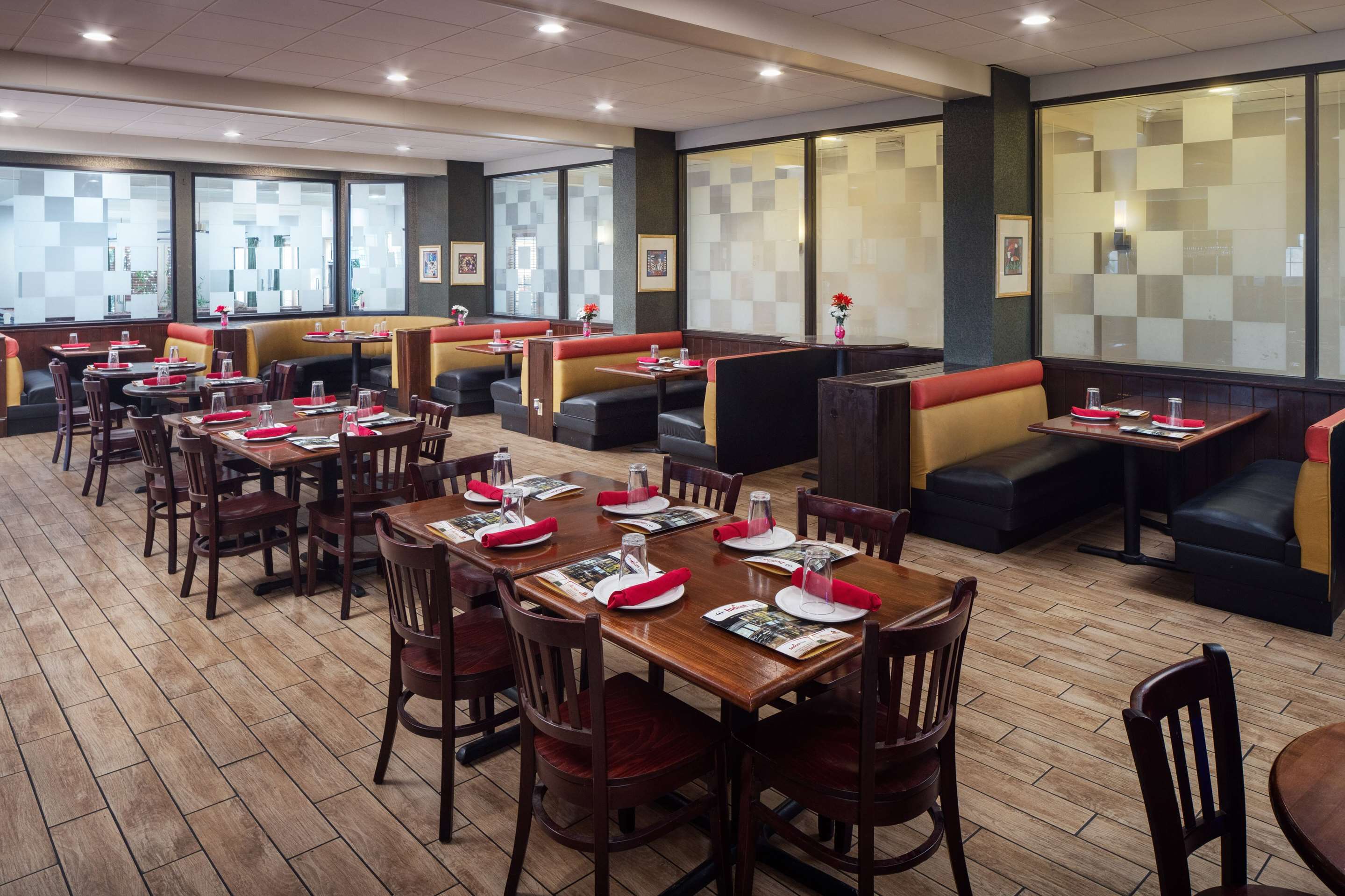 Restaurant | Wyndham Tucson Airport Hotel & Conference Center