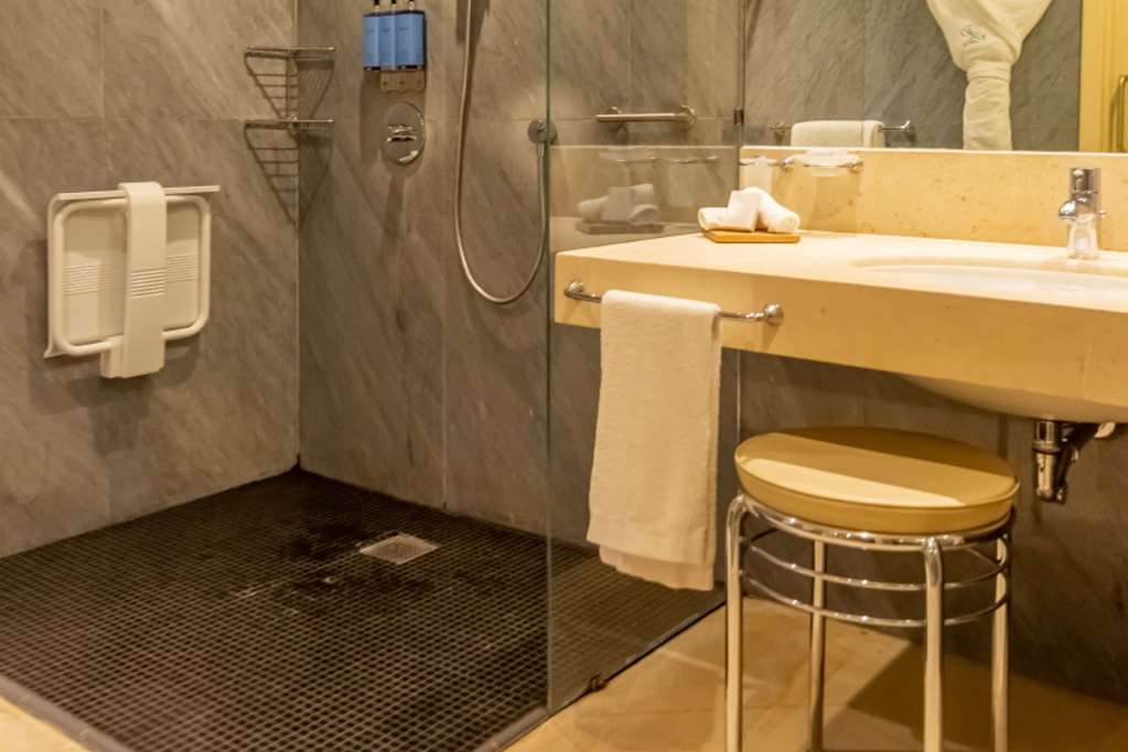 PORT PALACE HOTEL-guestroom-Guest Room,Bathroom,Accessibility,On-Site.jpg