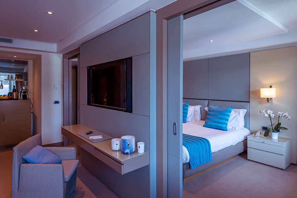 PORT PALACE HOTEL-guestroom-Guest Room,Suite,On-Site.jpg