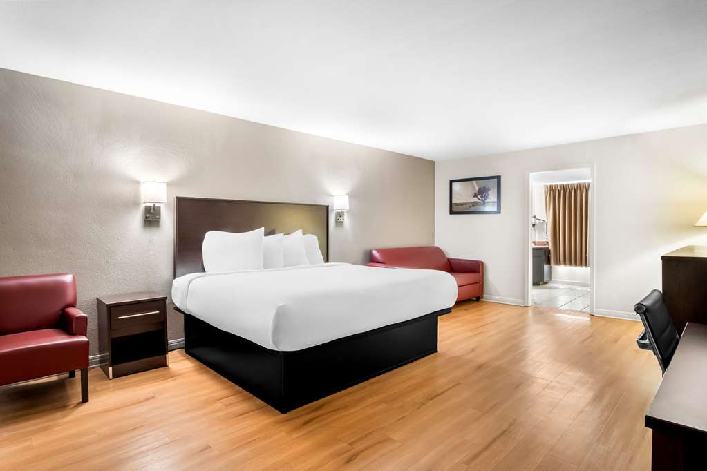 RODEWAY INN-guestroom-Guest Room,Suite,On-Site.jpg