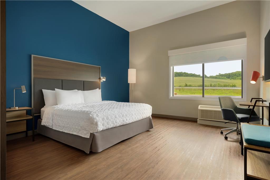 TRU BY HILTON WEST BRISTOL TN-guestroom-Guest Room,On-Site.jpg