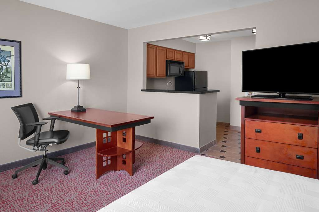 LARKSPUR LANDING ROSEVILLE EXT STAY-guestroom-Guest Room,Suite,On-Site.jpg