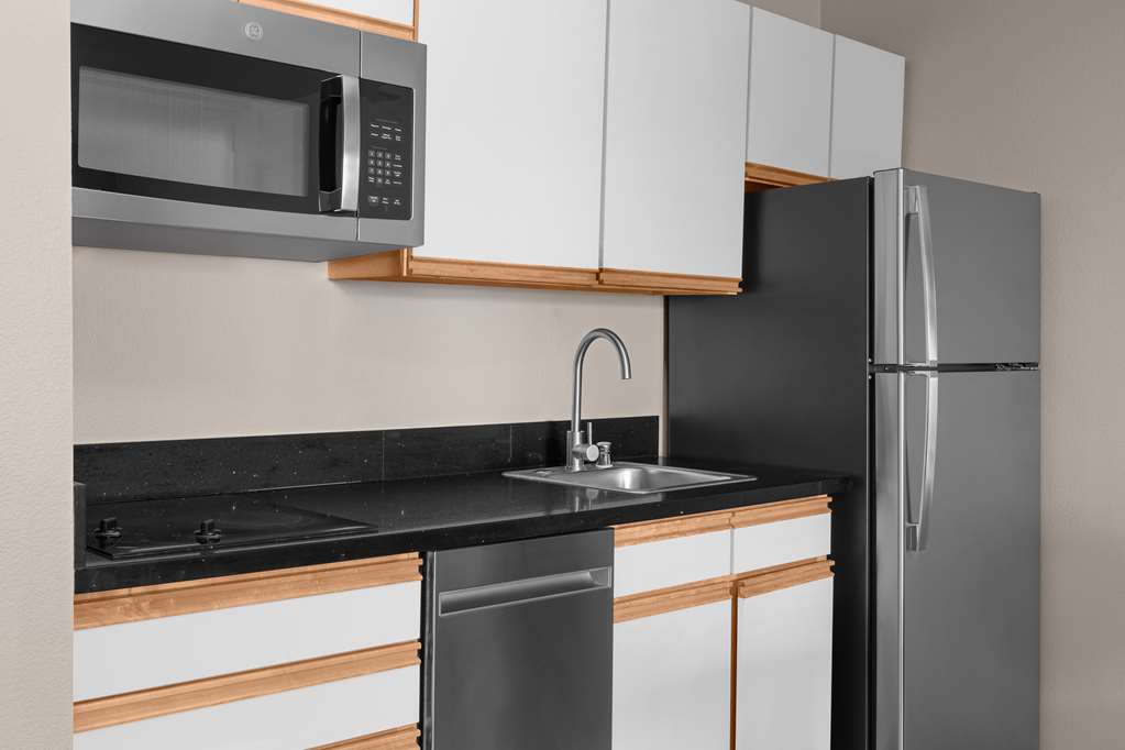 LARKSPUR LANDING MILPITAS EXT STAY-guestroom-Guest Room,Guest Room Amenity,Kitchen/Kitchenette,Suite,On-Site.jpg