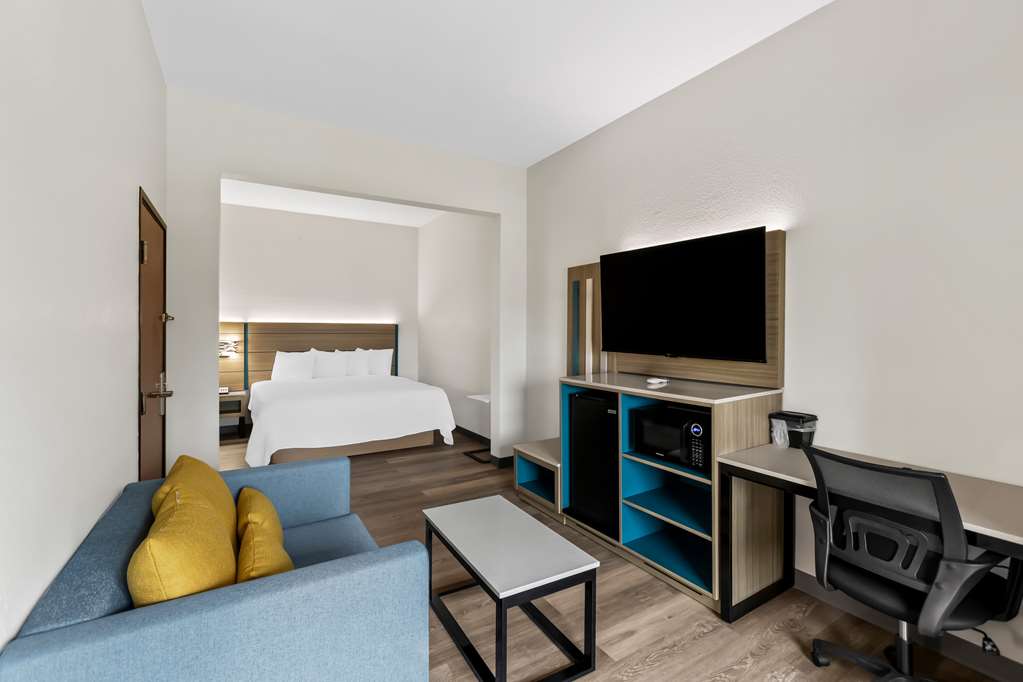 Sonesta Essential Beaumont-guestroom-Guest Room,Suite,On-Site.jpg