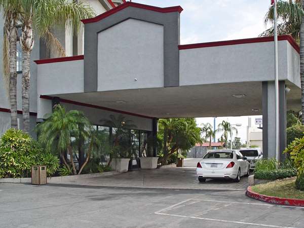 On-Site,Outdoor/Exterior,Exterior View of Building