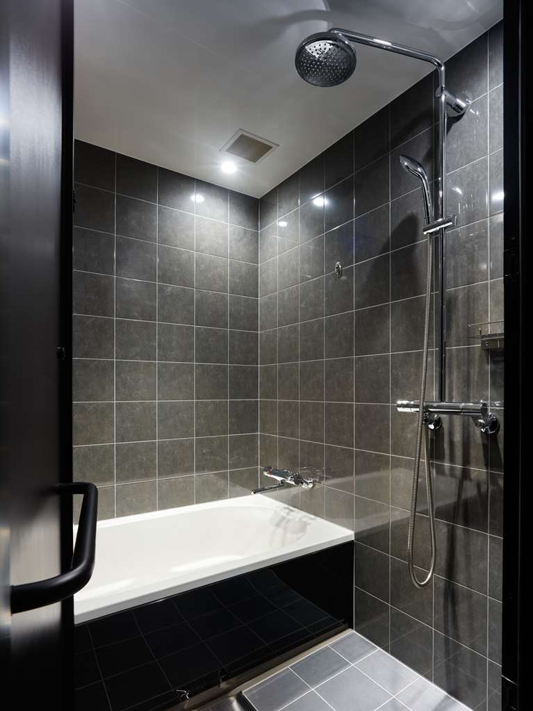 MitsuiGarden Jingu-gaien Tokyo-guestroom-Guest Room,Bathroom,On-Site.jpg