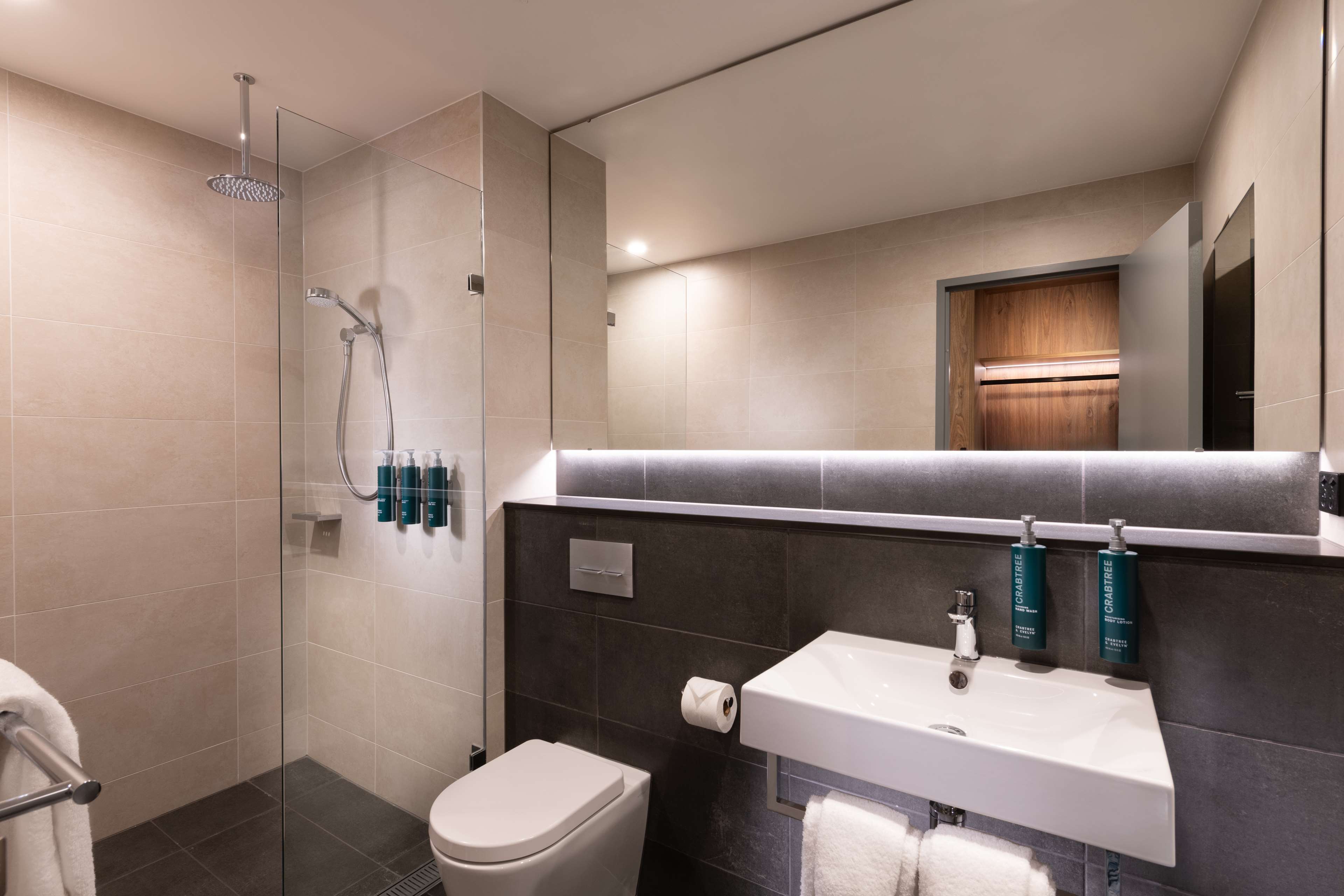 DoubleTree by Hilton Hobart Room Type - King Guest Room