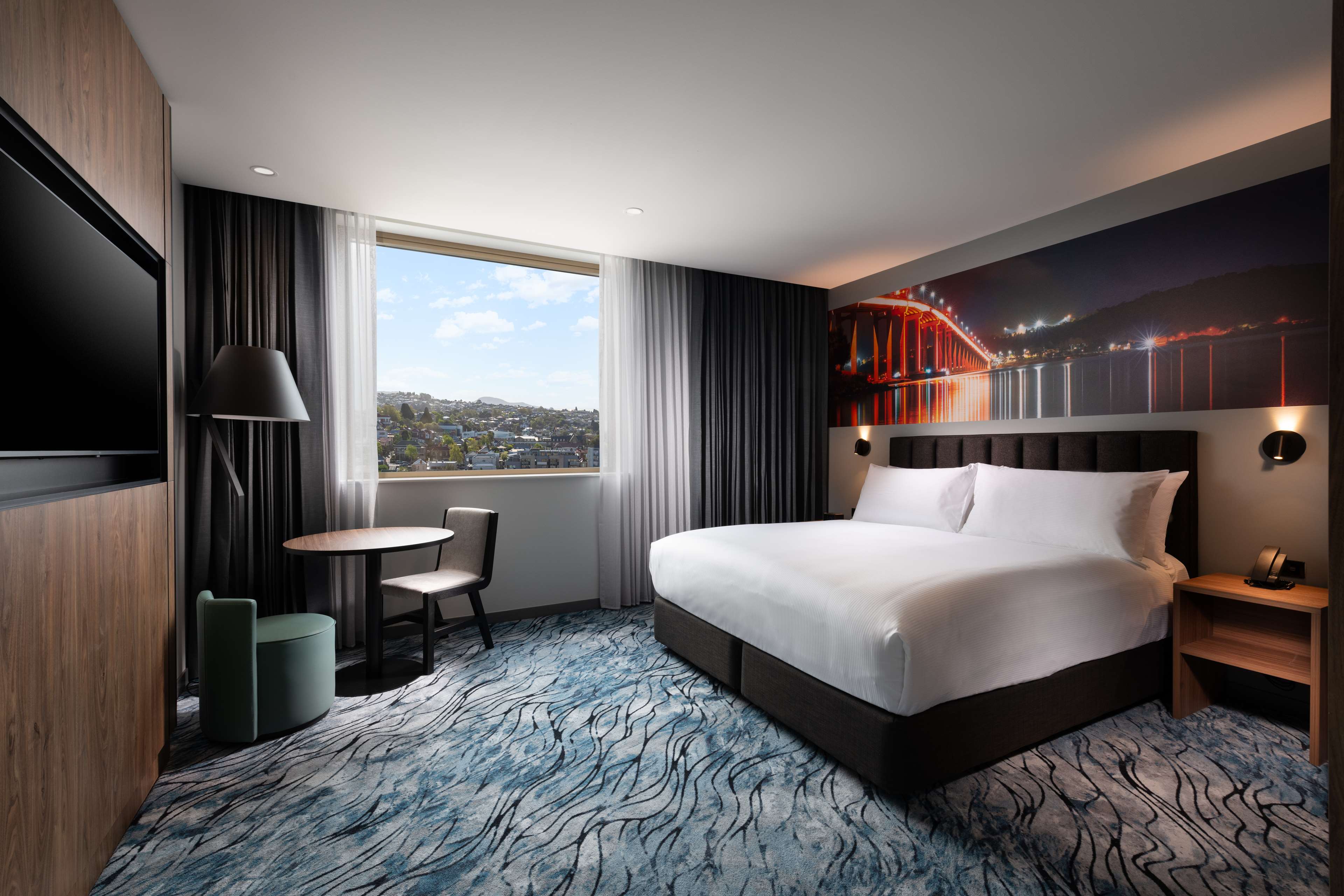 DoubleTree by Hilton Hobart Room Type - KING ACCESSIBLE RM MONT VW