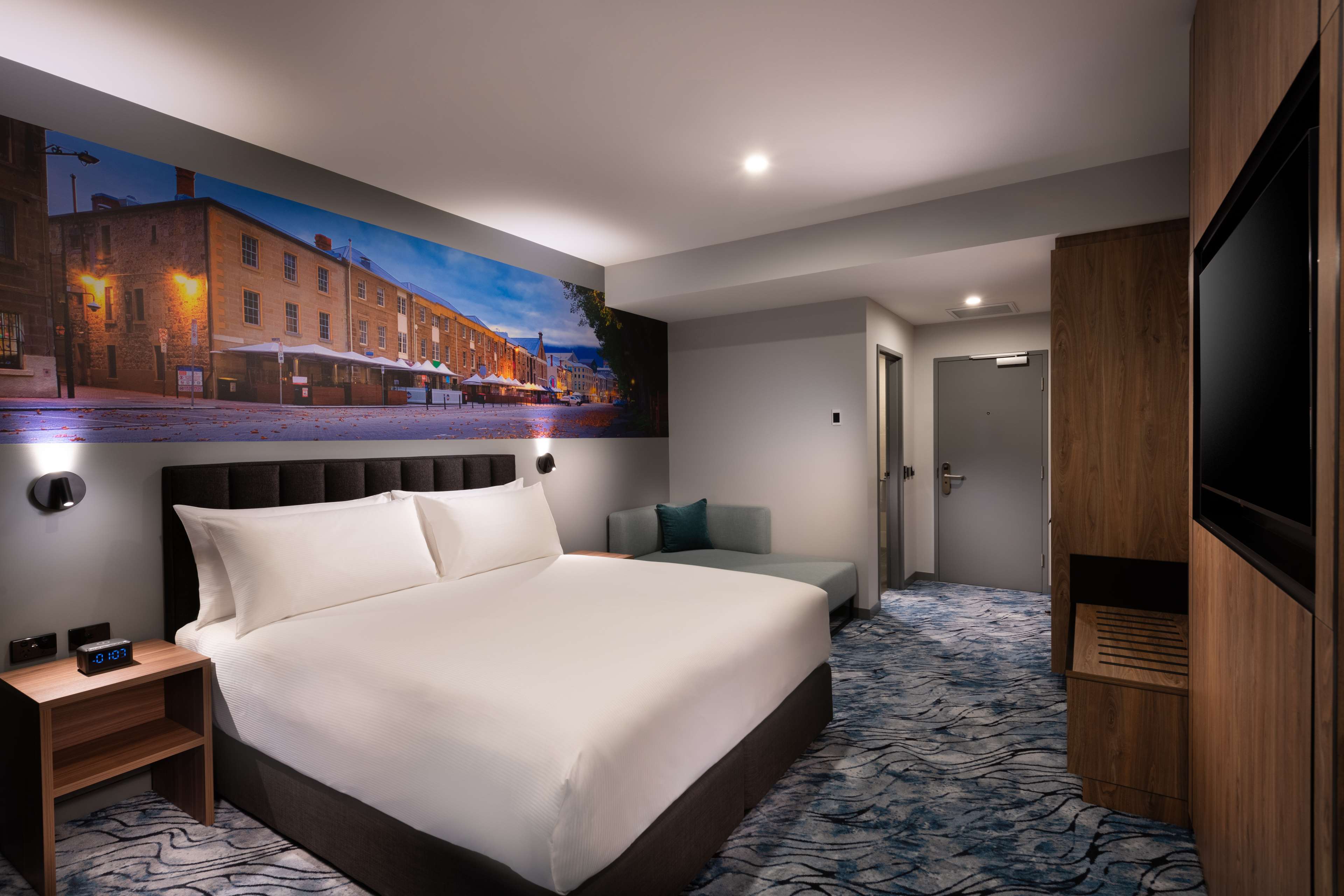 DoubleTree by Hilton Hobart Room Type - KING DELUXE ROOM WATER VW