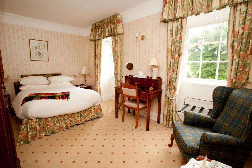 CULLODEN HOUSE HOTEL-guestroom-Guest Room,On-Site.jpg