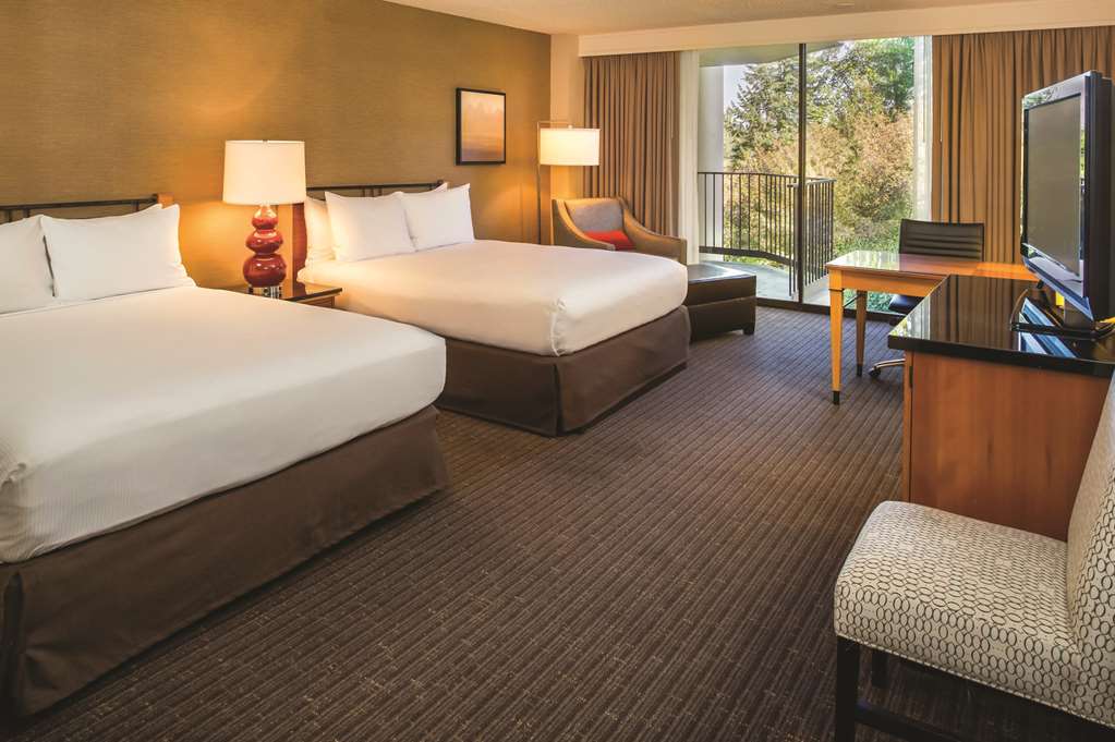 DoubleTree by Hilton Seattle Airport Room Type - 2 QUEEN BEDS DELUXE