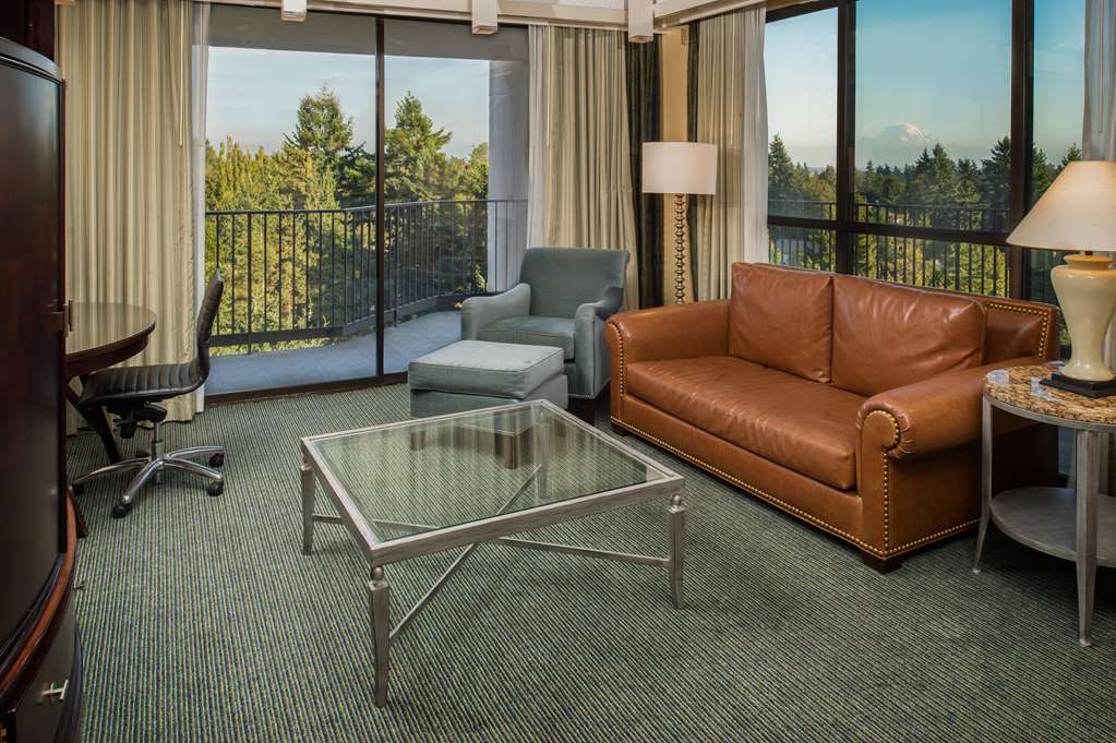 DoubleTree by Hilton Seattle Airport Room Type - 1 KING SUITE ACC RI SHOWER