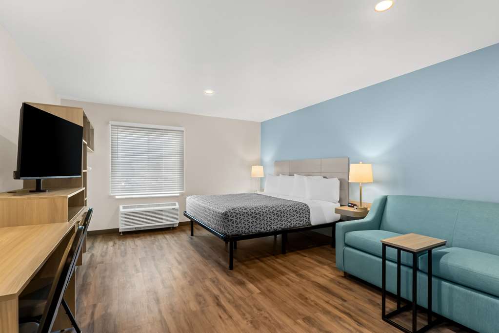 WOODSPRING SUITES CENTENNIAL - DENV-guestroom-Guest Room,On-Site.jpg