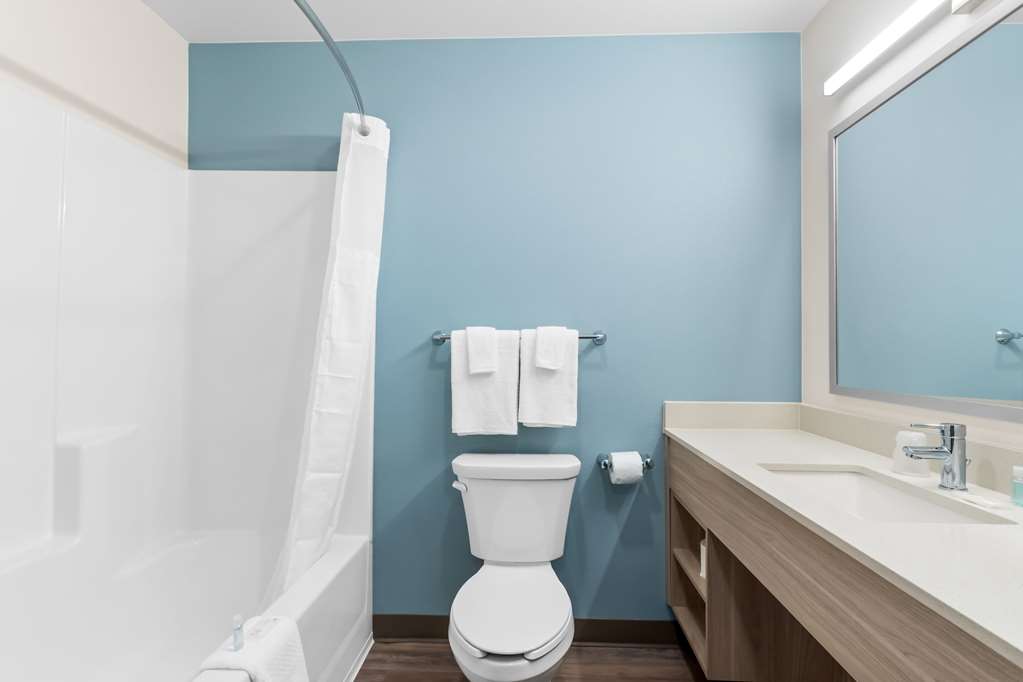 WOODSPRING SUITES CENTENNIAL - DENV-guestroom-Guest Room,Bathroom,On-Site.jpg