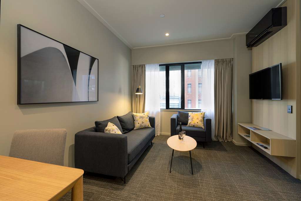 QUEST 256 LAMBTON-guestroom-Guest Room,On-Site.jpg