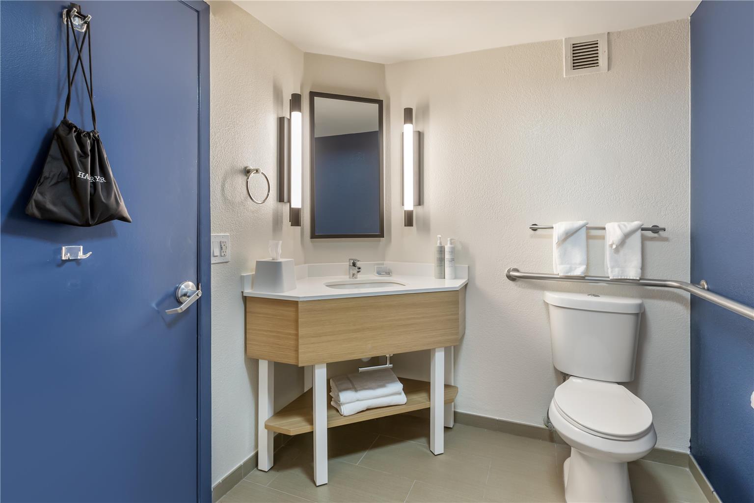 SPARK ATLANTA AIRPORT SOUTH-guestroom-Guest Room,Bathroom,On-Site.jpg