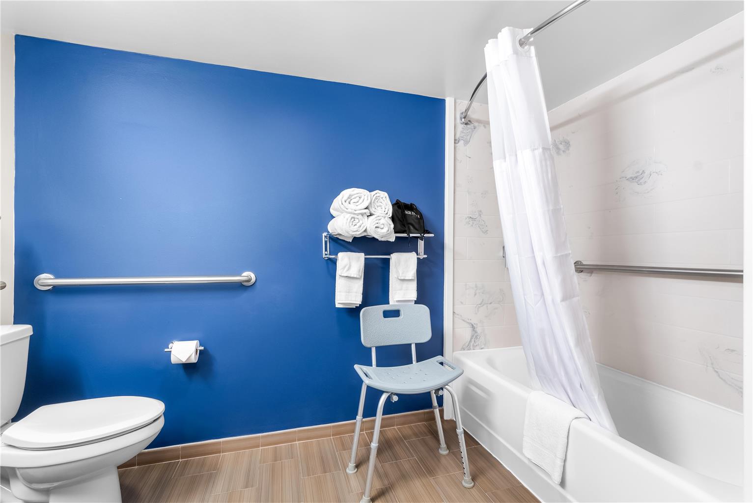SPARK BY HILTON KIMBALL-guestroom-Guest Room,Bathroom,On-Site.jpg