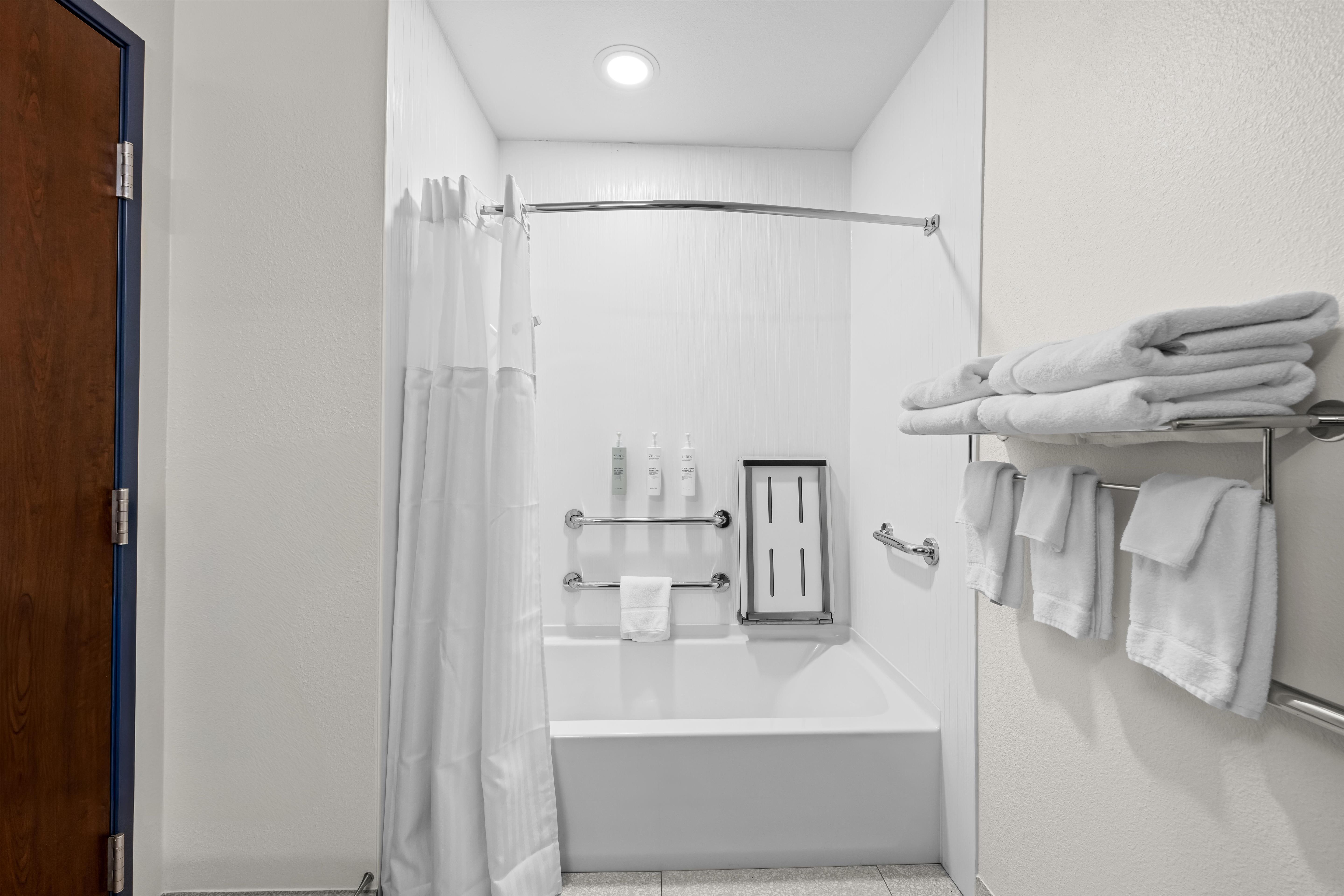 Spark by Hilton Stillwater Room Type - 2 QUEEN MOB/HEAR ACC TUB