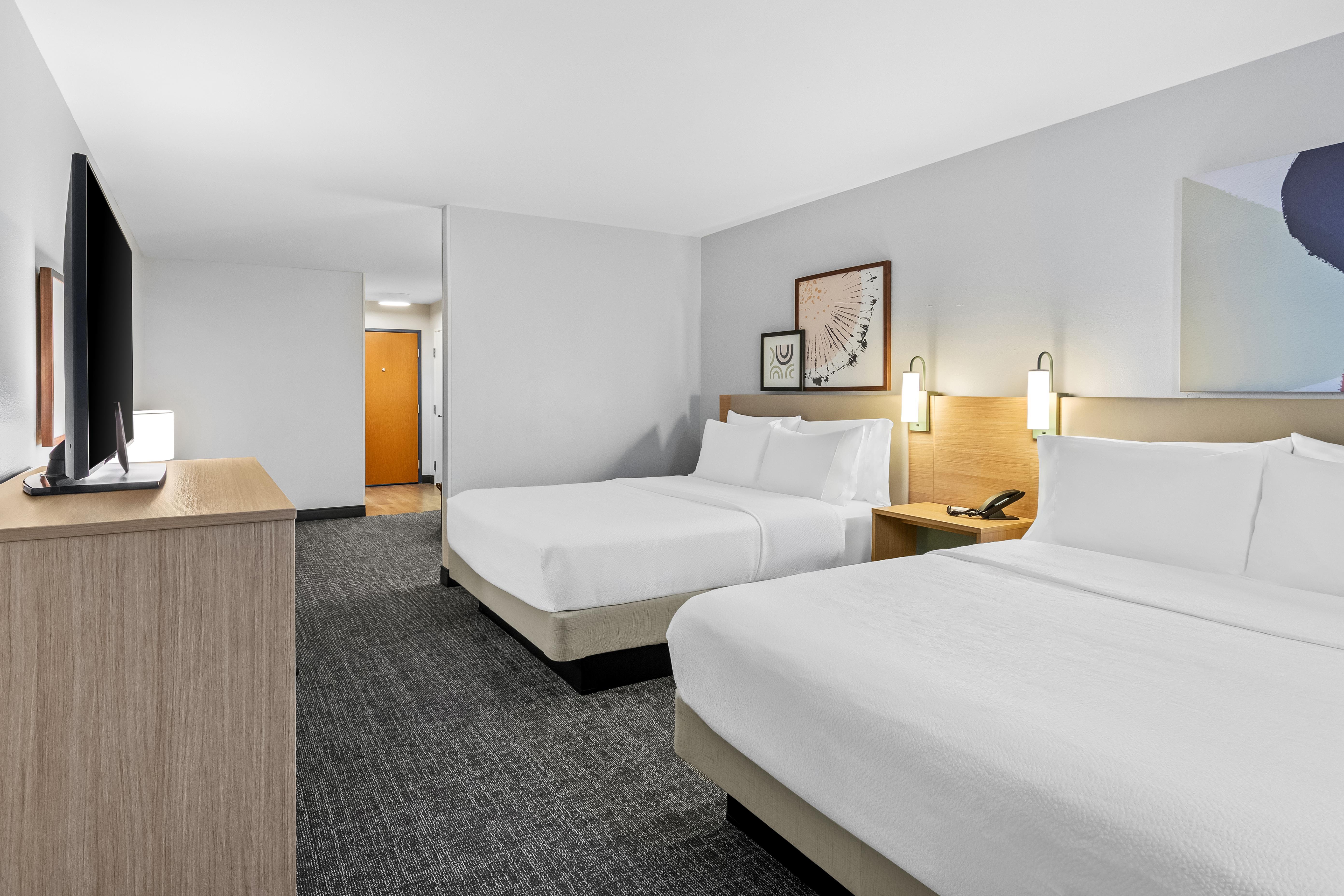 Spark by Hilton Shawnee Room Type - 2Q MB HR ACC TUB SOFABED
