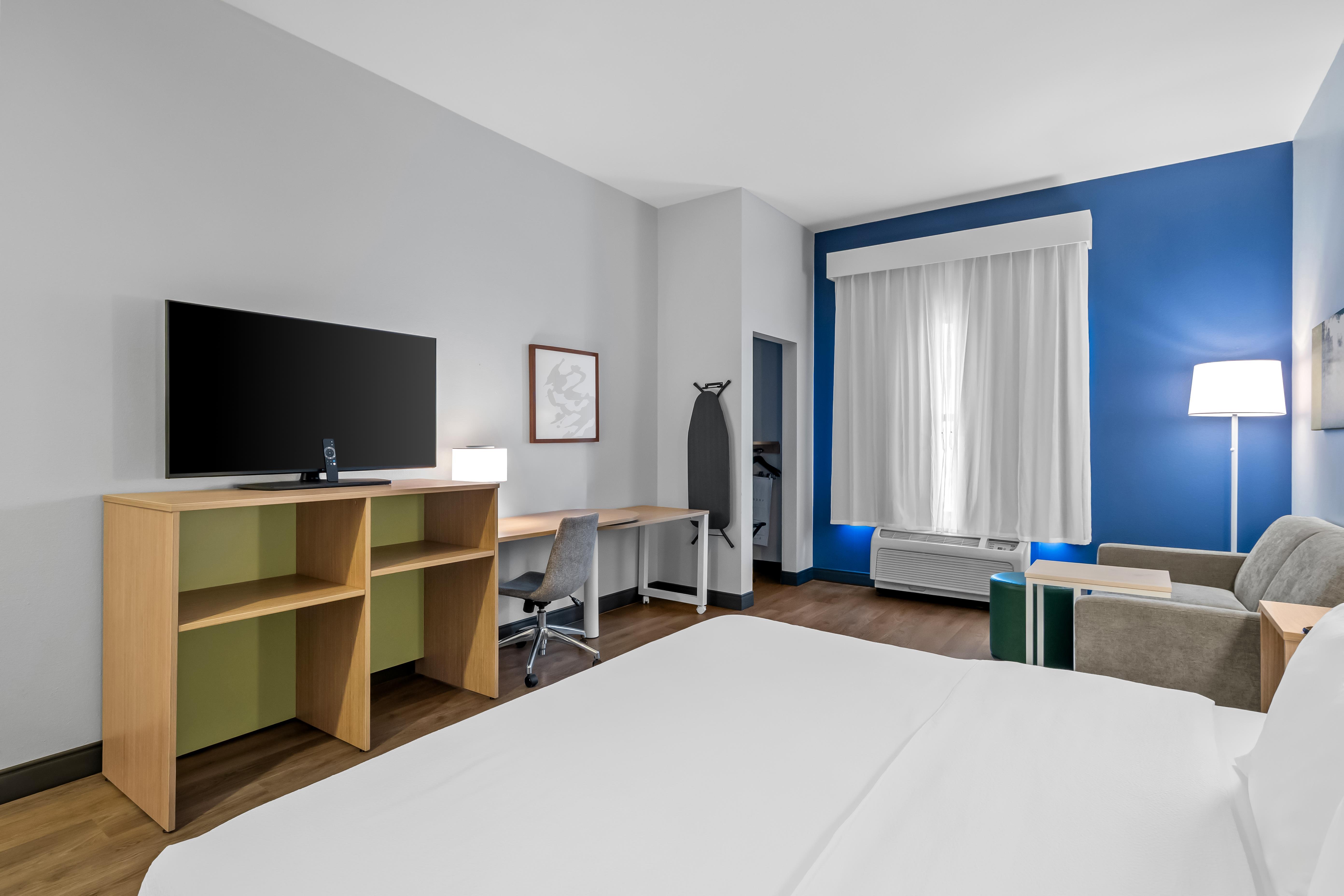 Spark by Hilton Shawnee Room Type - 1K MB HR ACC 3X3 SHWR SFBD