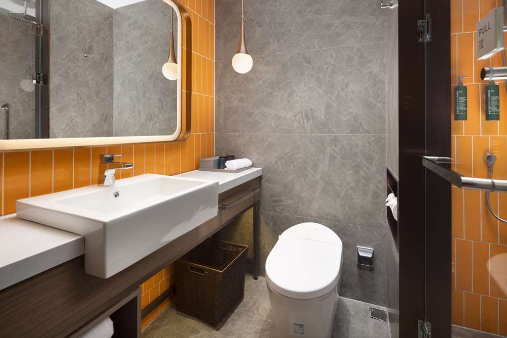 HOME2 SUITES LHASA TIBET MUSEUM-guestroom-Guest Room,Bathroom,On-Site.jpg