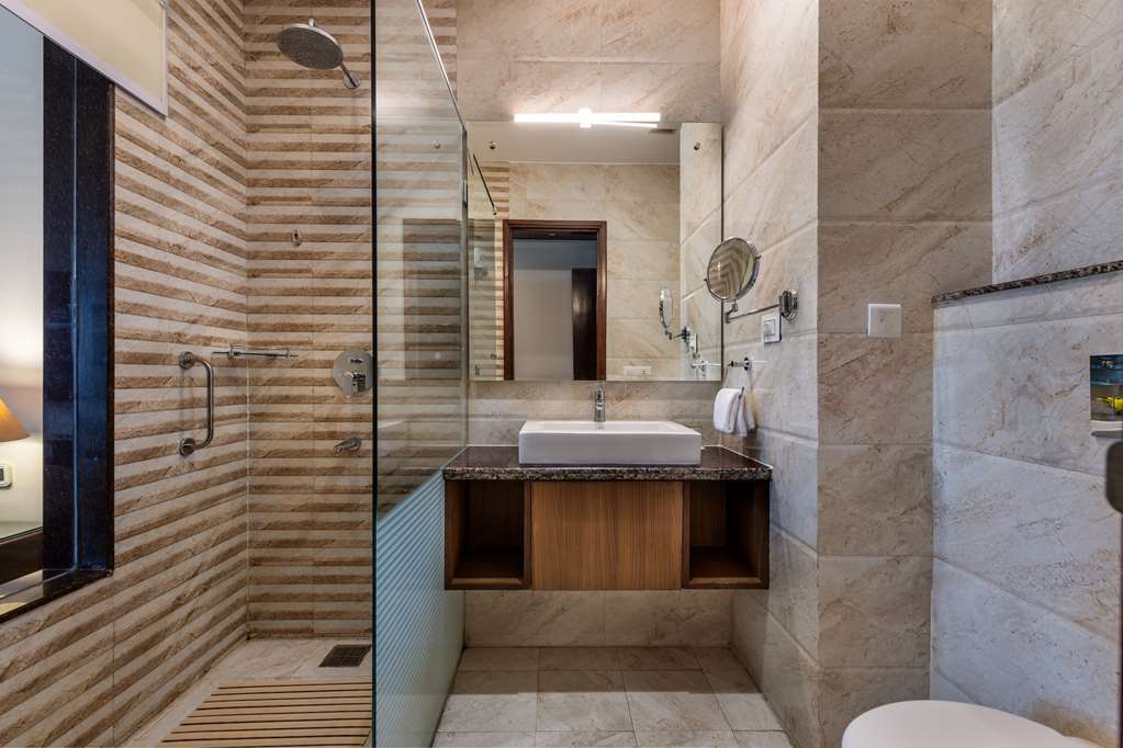 GLENVIEW RESORT KASAULI, A MEMBER O-guestroom-Guest Room,Bathroom,On-Site.jpg