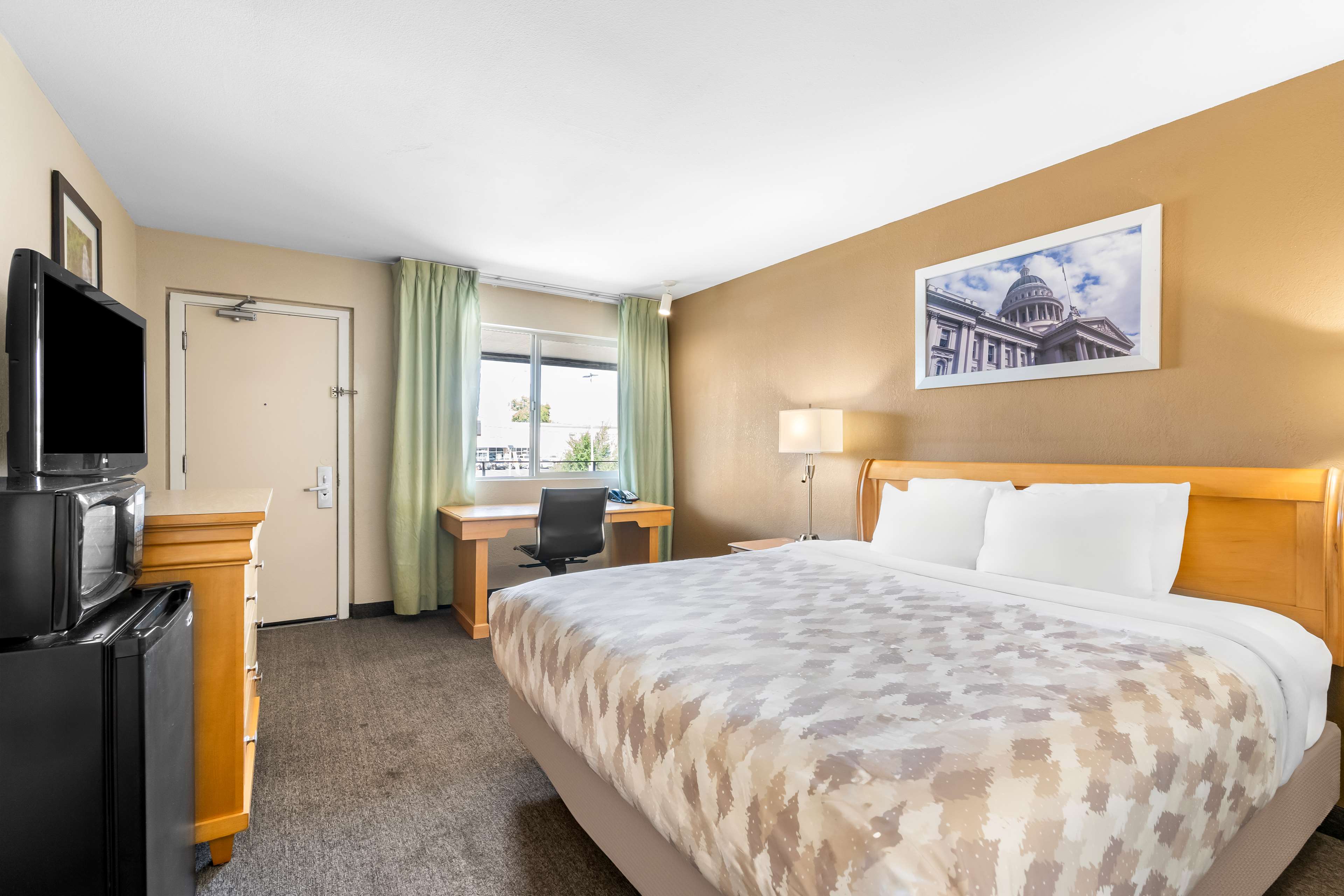 1 King Bed image