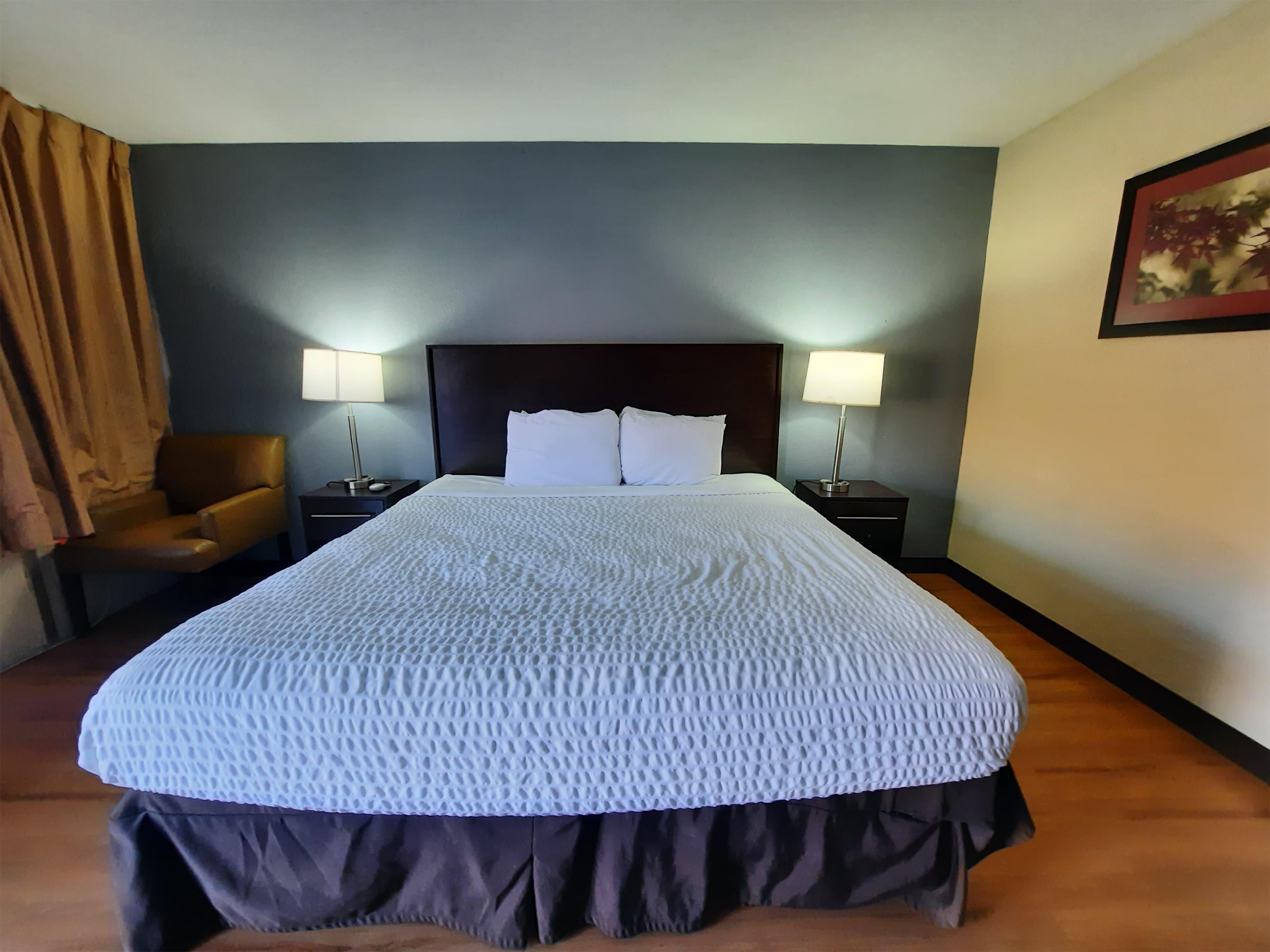 1 King Bed image