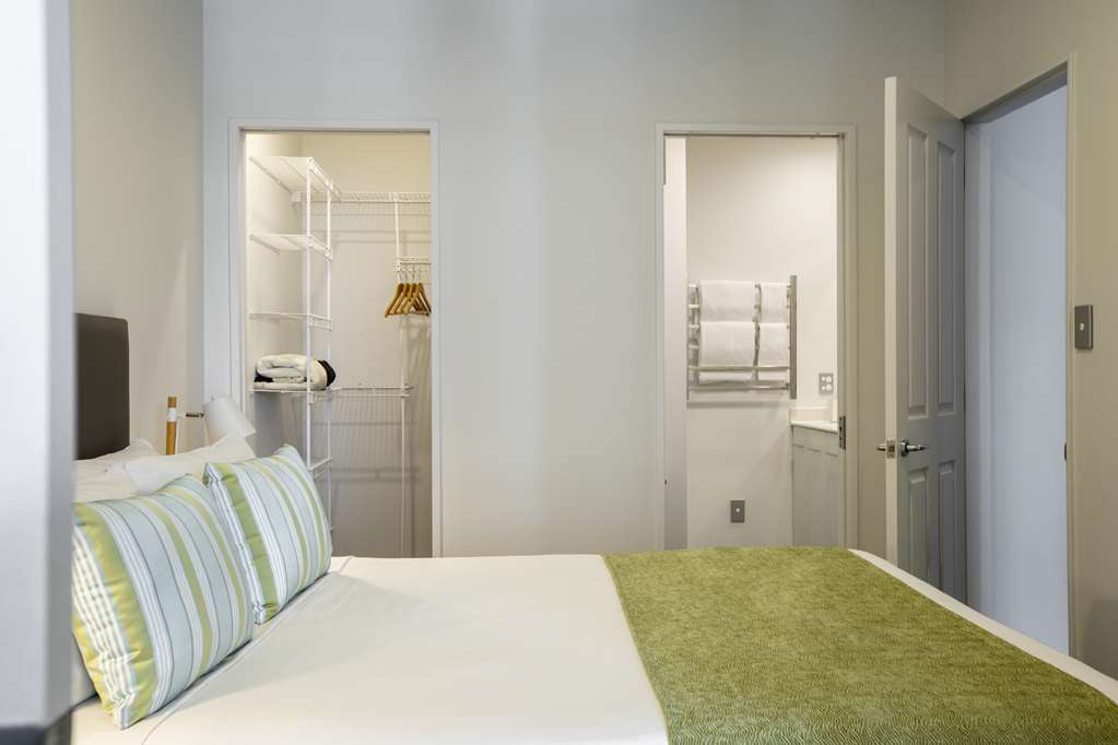 QUEST ATRIUM-guestroom-Guest Room,On-Site.jpg