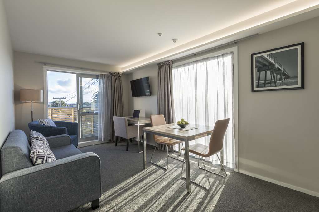 QUEST PETONE-guestroom-Guest Room,On-Site.jpg