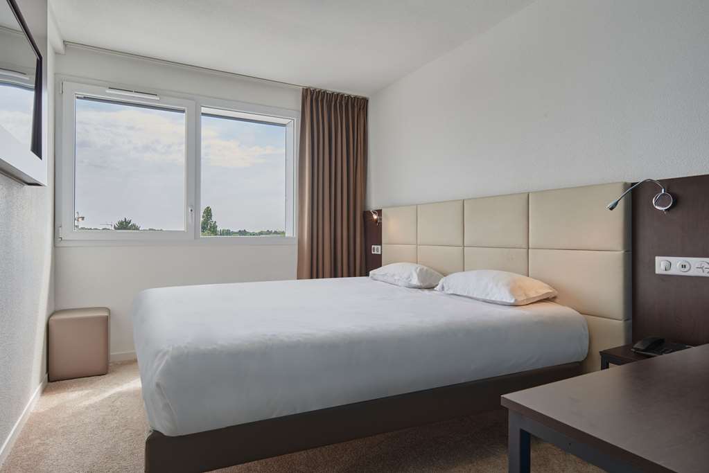 OG CITY HOTEL CAEN MEMORIAL-guestroom-Guest Room,On-Site.jpg