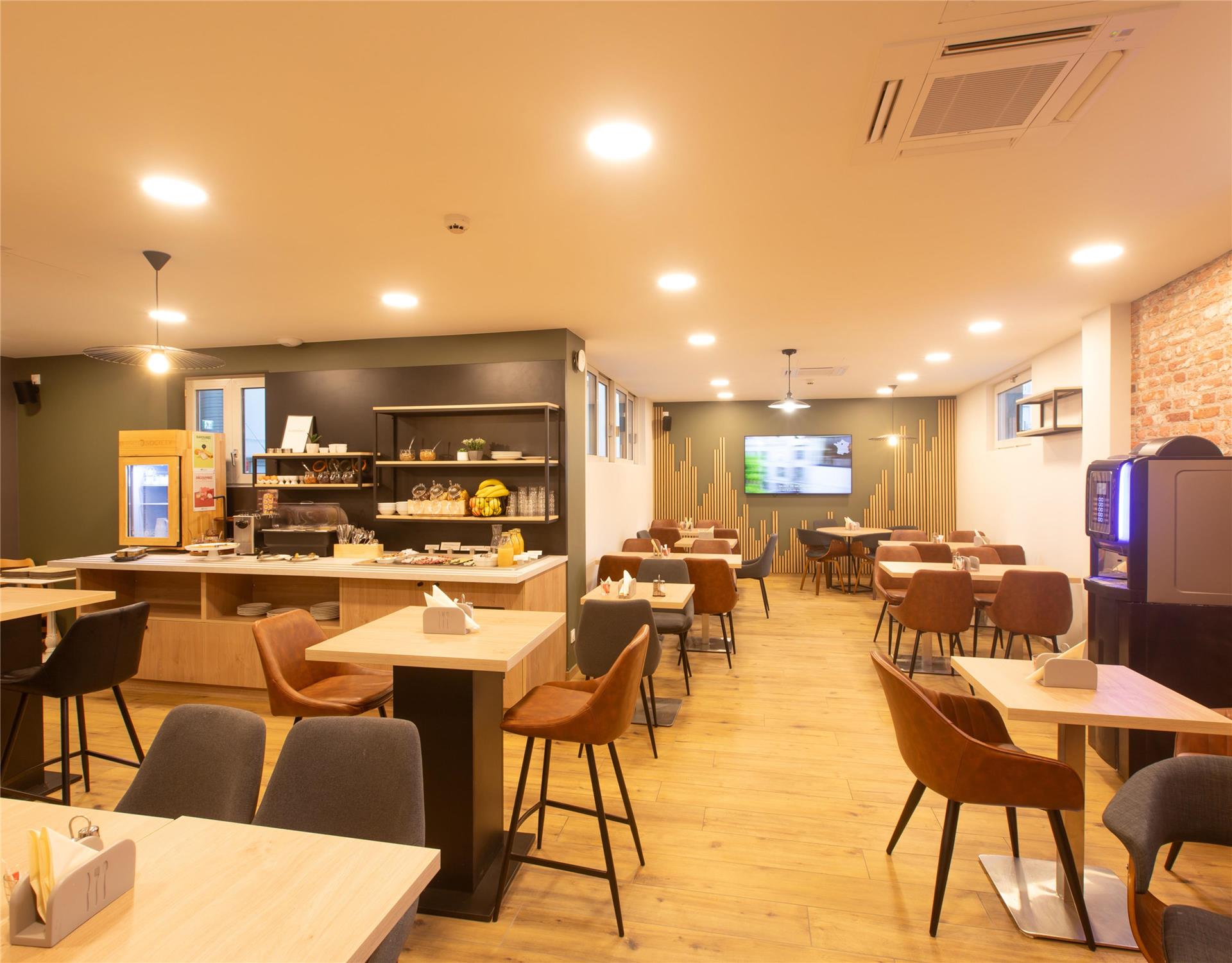 HOTEL CAMPANILE GRENOBLE CENTRE GARE - null