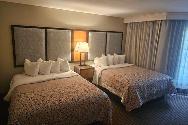 2 Queen Beds, Courtyard View, Non-Smoking