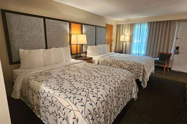 2 Queen Beds, Deluxe Room, Non-Smoking
