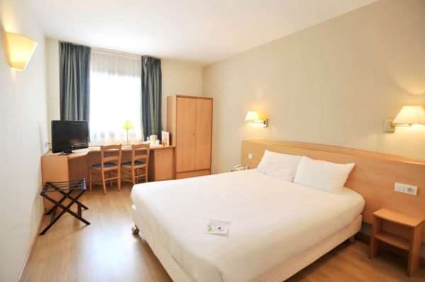 TRAVELODGE MURCIA-guestroom-Guest Room,On-Site.jpg