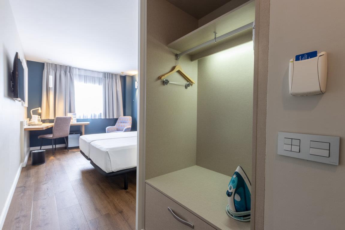 TRAVELODGE MALAGA AEROPUERTO-guestroom-Guest Room,Guest Room Amenity,On-Site.jpg
