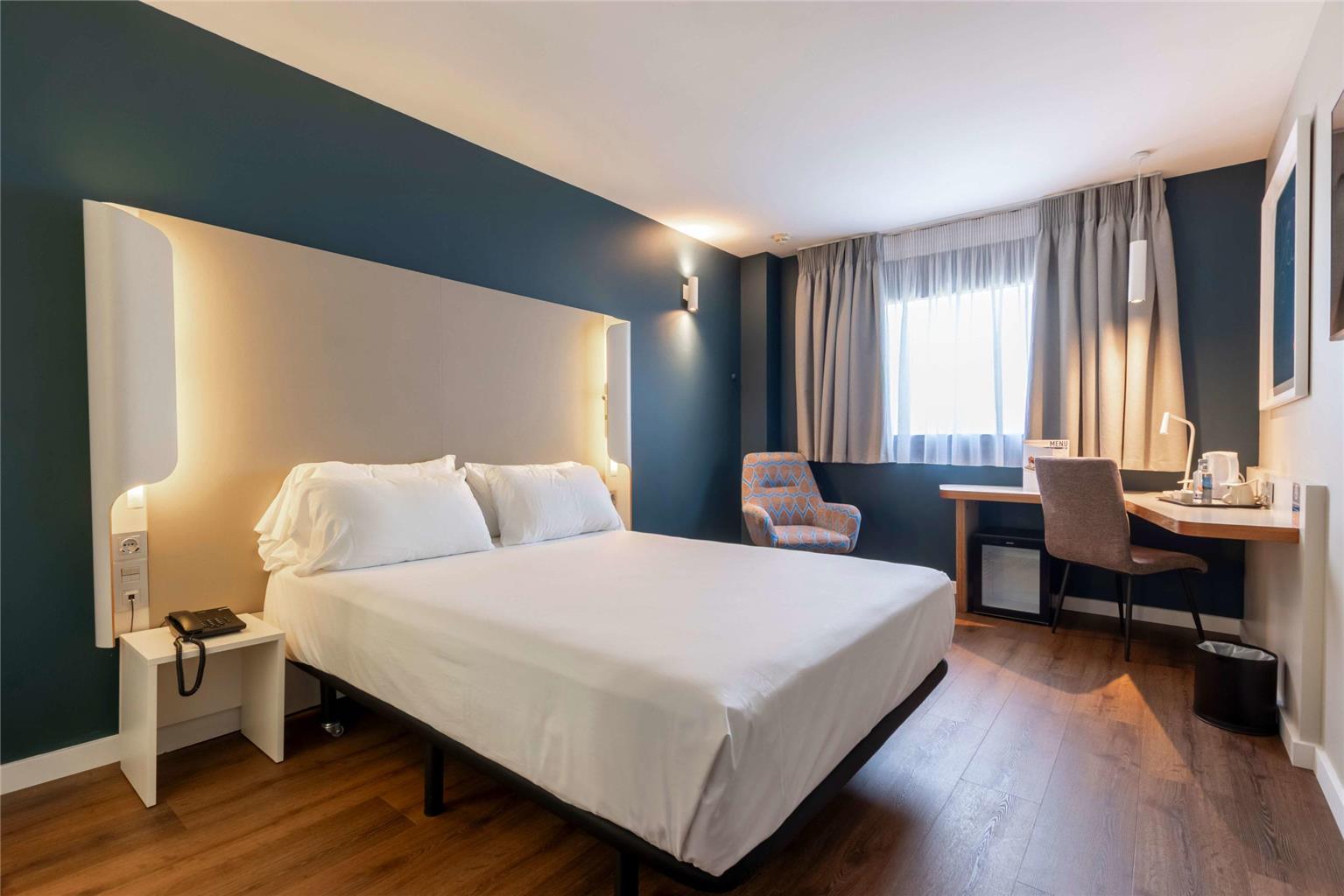 TRAVELODGE MALAGA AEROPUERTO-guestroom-Guest Room,On-Site.jpg