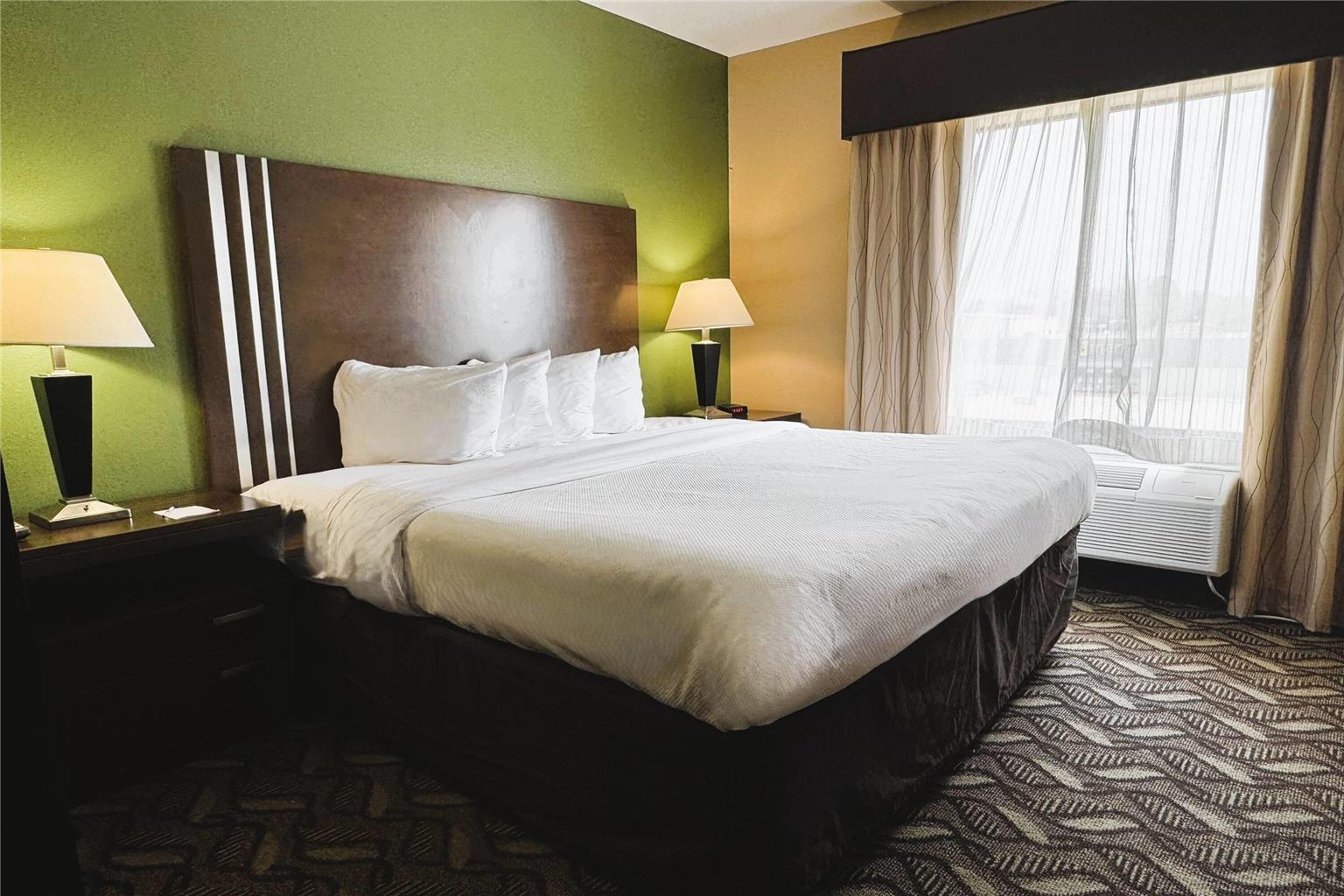 BAYMONT BY WYNDHAM JEWETT-guestroom-Guest Room,On-Site.jpg