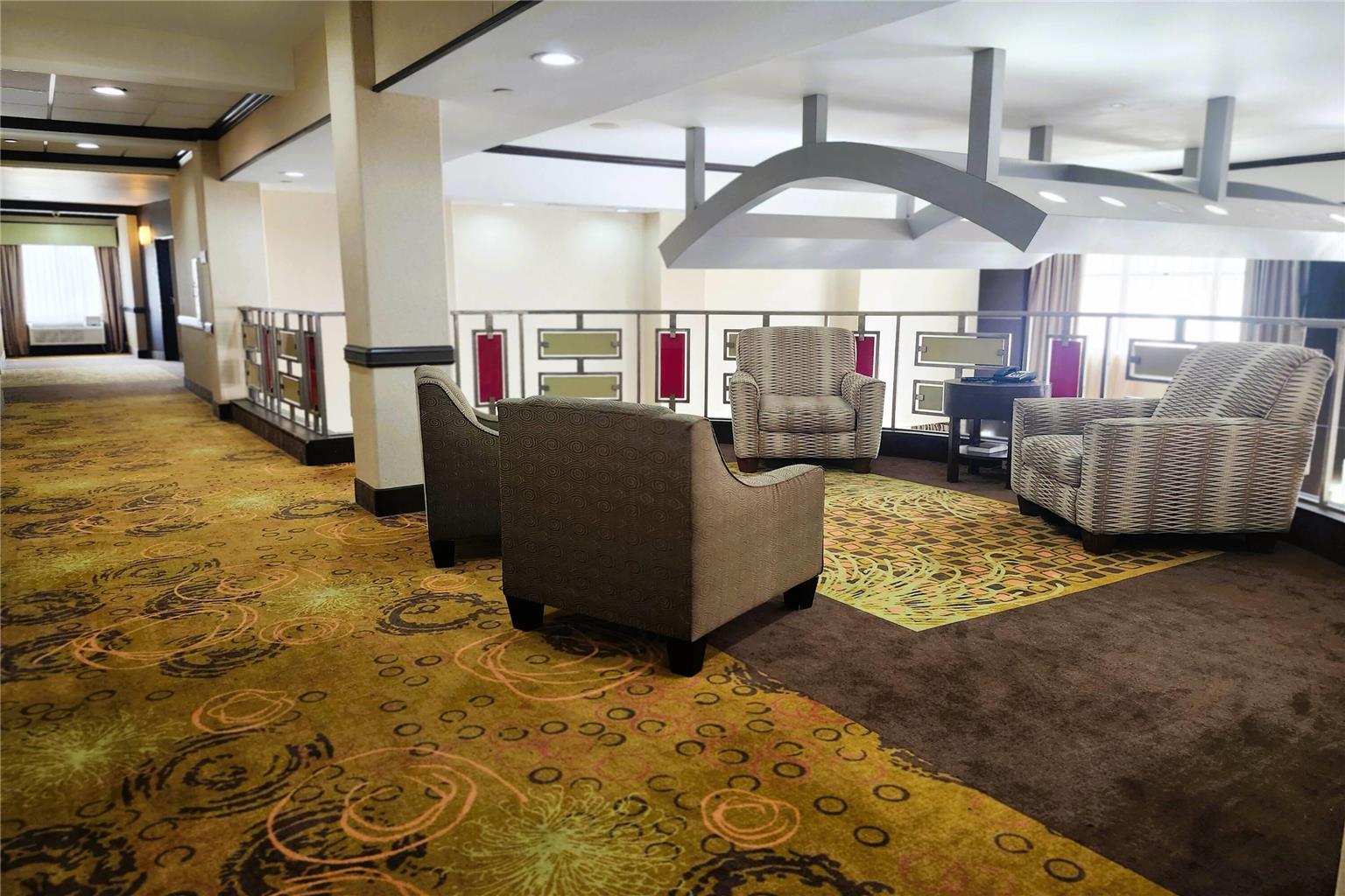 BAYMONT BY WYNDHAM JEWETT-guestroom-Sitting area,On-Site.jpg
