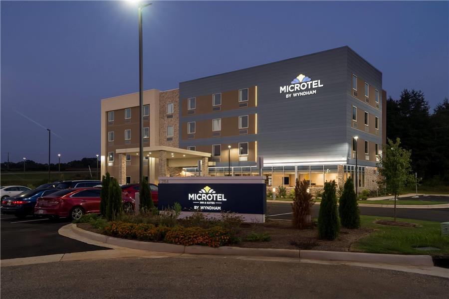 On-Site,Outdoor/Exterior,Evening/Night,Exterior View of Building