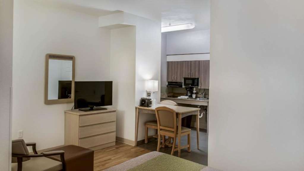 SUBURBAN STUDIOS FISHERS INDIANAPOL-guestroom-Guest Room,On-Site.jpg