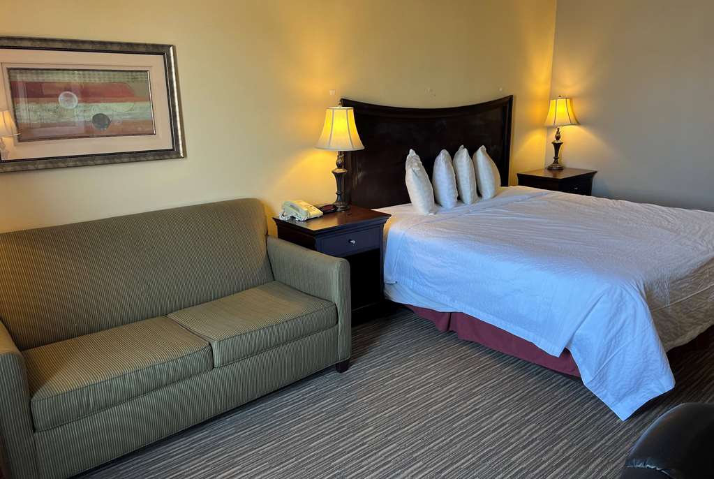 DAYS INN BY WYNDHAM PITTSBURG KS-guestroom-Guest Room,On-Site.jpg