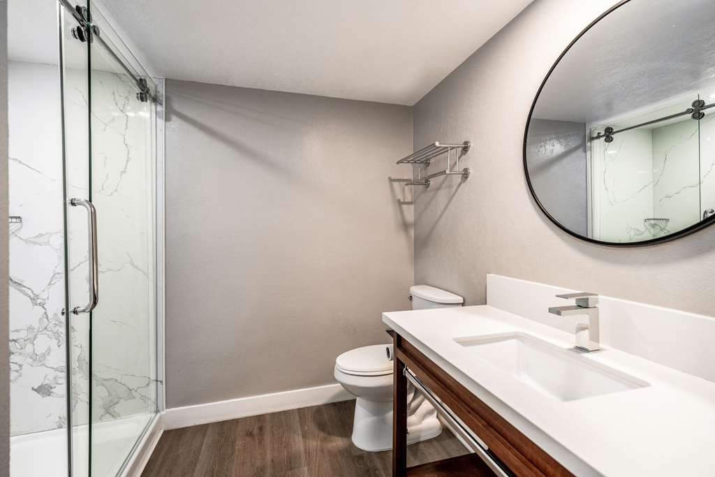 MAINSTAY SUITES MORENO VALLEY NEAR-guestroom-Guest Room,Bathroom,On-Site.jpg