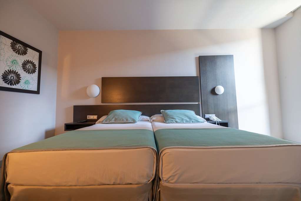 HOTEL CIUDAD DE PONFERRADA AN ASCEN-guestroom-Guest Room,On-Site.jpg