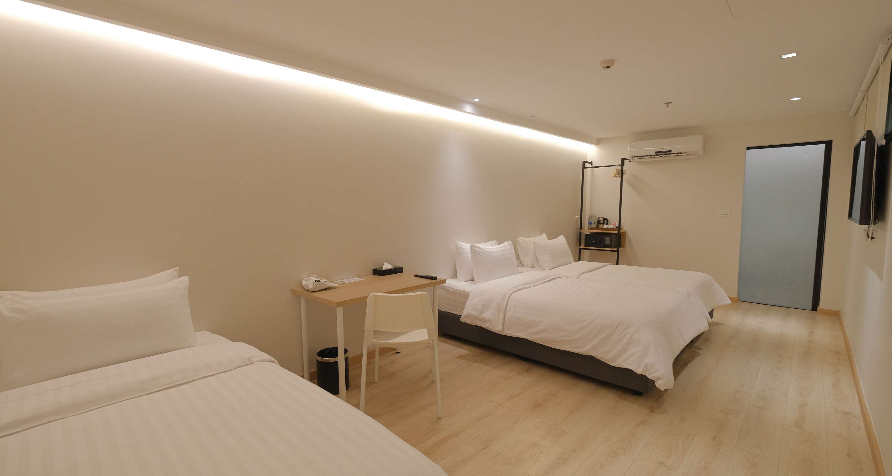 SimpleStay Chatuchak, SureStay Collection by Best Western Room Type - 3 Single Beds, Non-Smoking, Standard Room, Safety Box, Air-Conditioned, Kettle, Shower