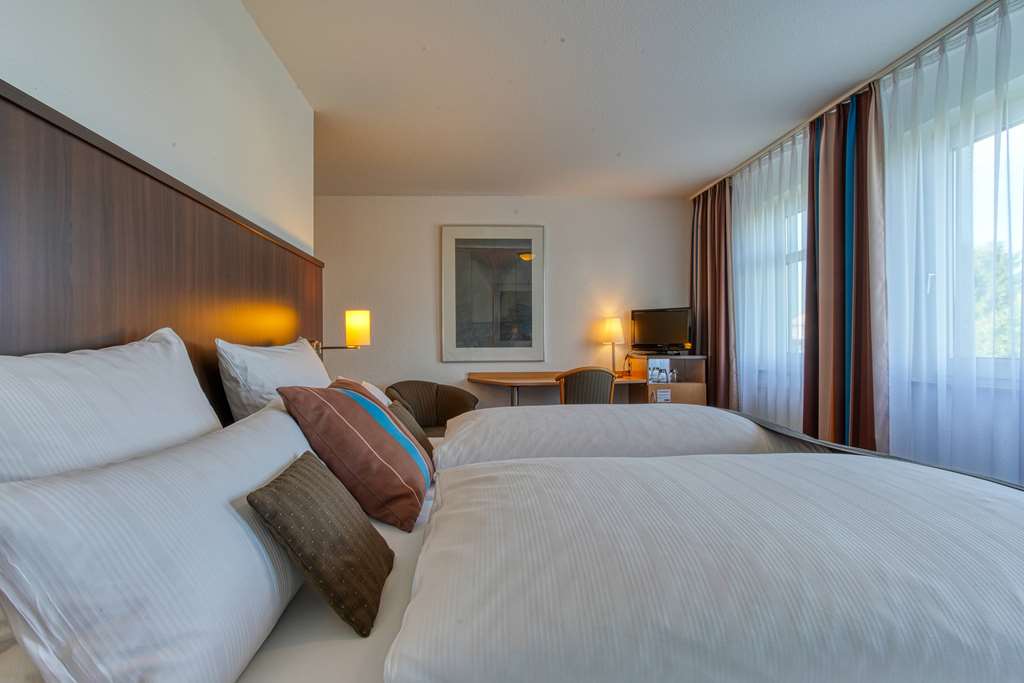 CENTRO HOTEL U-NO1, TRADEMARK COLLE-guestroom-Guest Room,On-Site.jpg