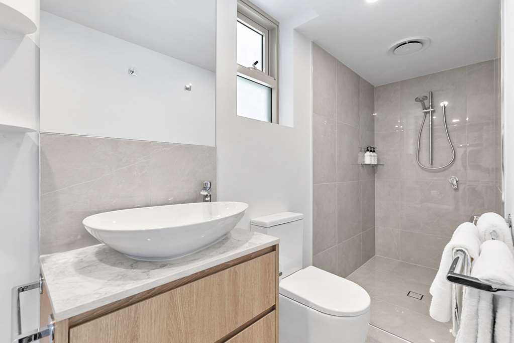 BOKARINA BEACH APARTMENTS AN ASCEND-guestroom-Guest Room,Bathroom,On-Site.jpg
