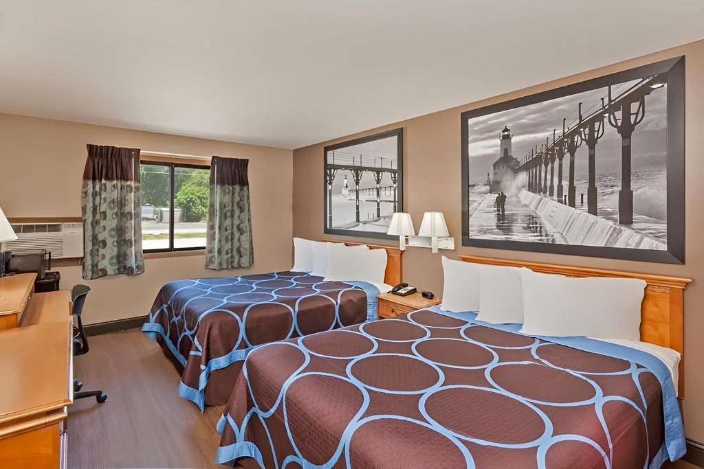 RODEWAY INN ELKHART-guestroom-Guest Room,On-Site.jpg