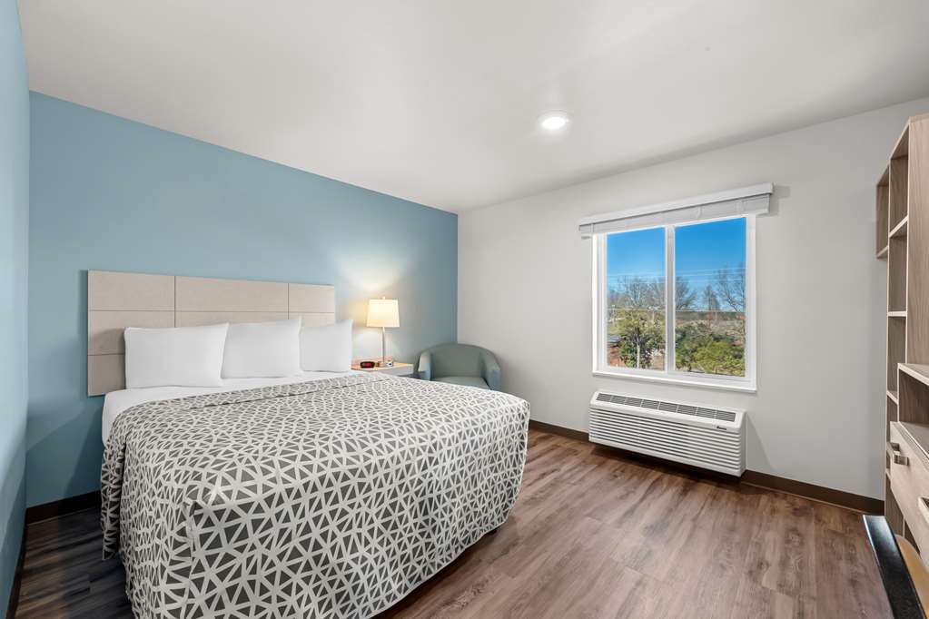 WOODSPRING SUITES COLUMBIA - IRMO-guestroom-Guest Room,On-Site.jpg