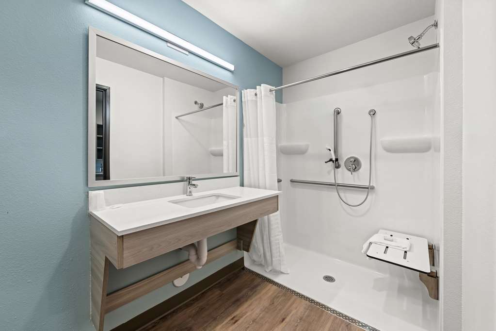 WOODSPRING SUITES COLUMBIA - IRMO-guestroom-Guest Room,Bathroom,On-Site.jpg